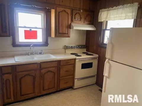 1010 Center St, Benton, IL 62812 photo 11