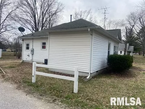 1010 Center St, Benton, IL 62812 photo 4