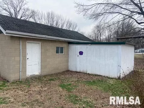 1010 Center St, Benton, IL 62812 photo 6