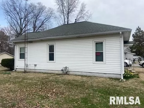 1010 Center St, Benton, IL 62812 photo 3
