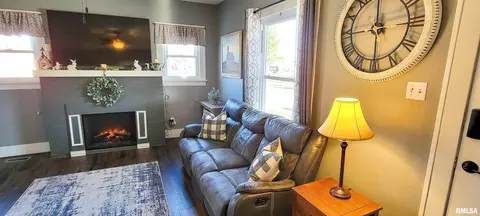 133 Flora Ave, Flora, IL 62839 photo 9
