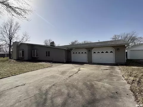 265 N 5th St, Ashley, IL 62808