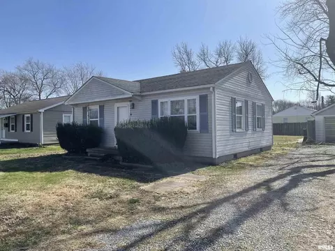 1021 Smith St, Carmi, IL 62821 photo 2