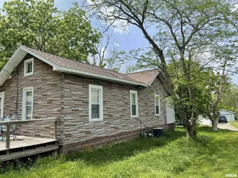 506 Pine St, Zeigler, IL 62999