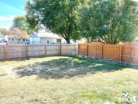 511 Tracy Ter, Centralia, IL 62801 photo 2