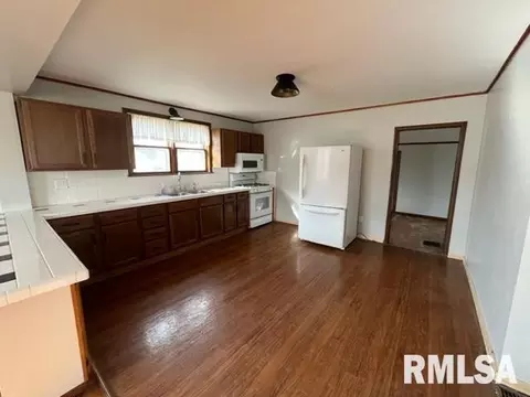 908 N Granite St, Marion, IL 62959 photo 5