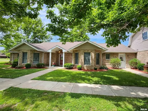 301 N Locust St, Sesser, IL 62884