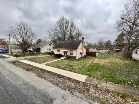 1706 Elm St, West Frankfort, IL 62896
