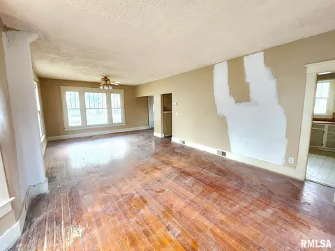 321 S Pine St, Centralia, IL 62801 photo 6