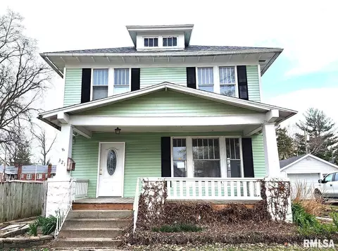 321 S Pine St, Centralia, IL 62801