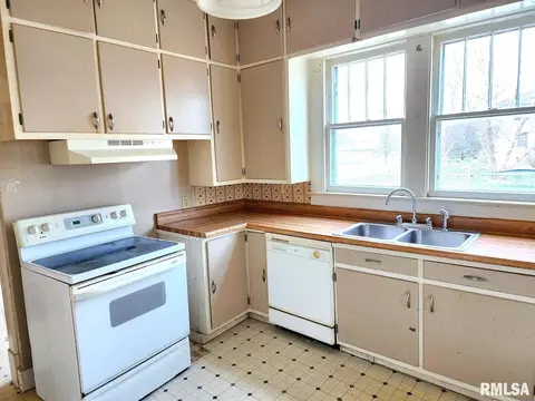 321 S Pine St, Centralia, IL 62801 photo 8
