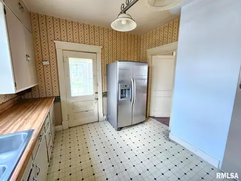 321 S Pine St, Centralia, IL 62801 photo 9