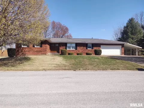 1003 Alan Dr, Mcleansboro, IL 62859