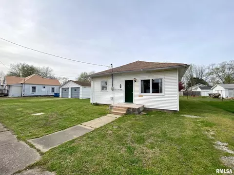 603 W Sylvia Ave, Christopher, IL 62822 photo 1