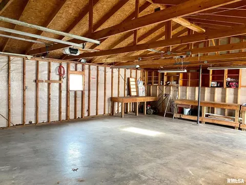 603 W Sylvia Ave, Christopher, IL 62822 photo 22