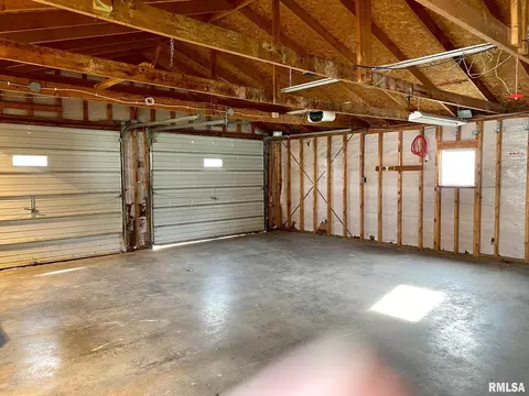 603 W Sylvia Ave, Christopher, IL 62822 photo 21
