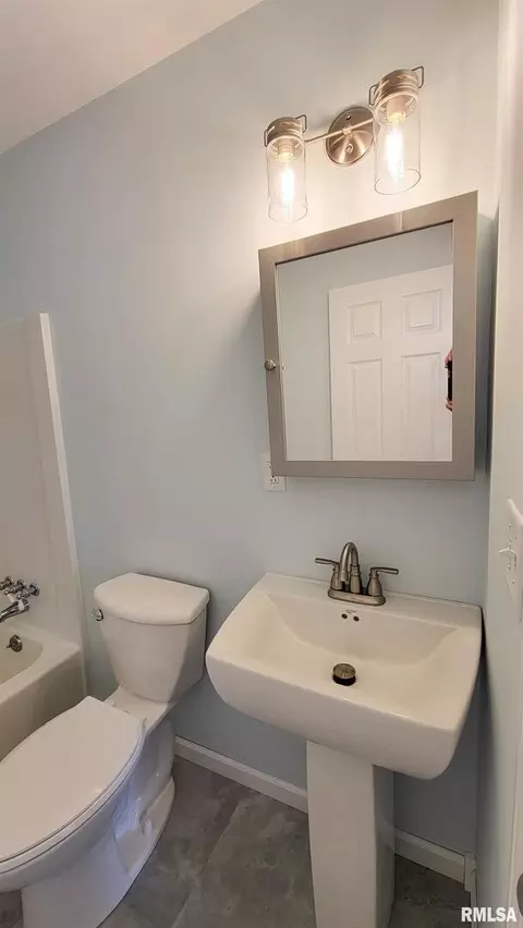 911 Lamson St, Flora, IL 62839 photo 38