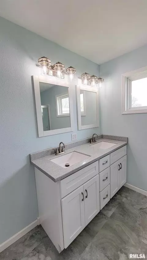 911 Lamson St, Flora, IL 62839 photo 26