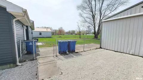 911 Lamson St, Flora, IL 62839 photo 43