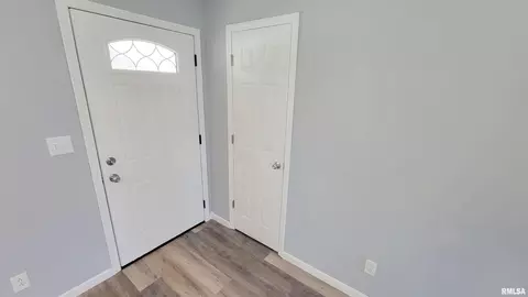 911 Lamson St, Flora, IL 62839 photo 7