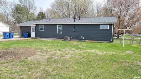 911 Lamson St, Flora, IL 62839 photo 6