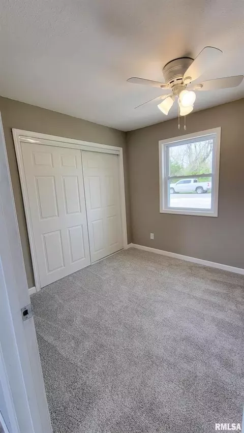 911 Lamson St, Flora, IL 62839 photo 27