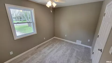 911 Lamson St, Flora, IL 62839 photo 28