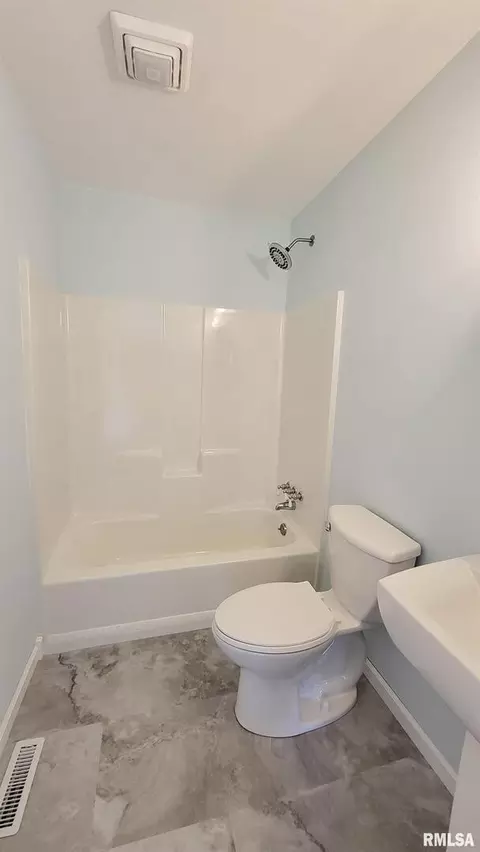 911 Lamson St, Flora, IL 62839 photo 37