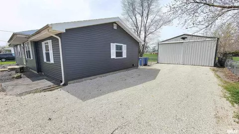 911 Lamson St, Flora, IL 62839 photo 5