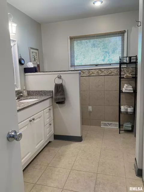 73 Candy Ln, Murphysboro, IL 62966 photo 5