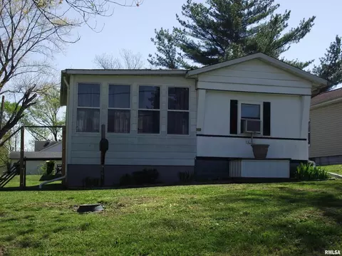 40 N Ballantine Ave, Du Quoin, IL 62832