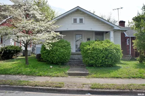 208 W 10th St, Metropolis, IL 62960