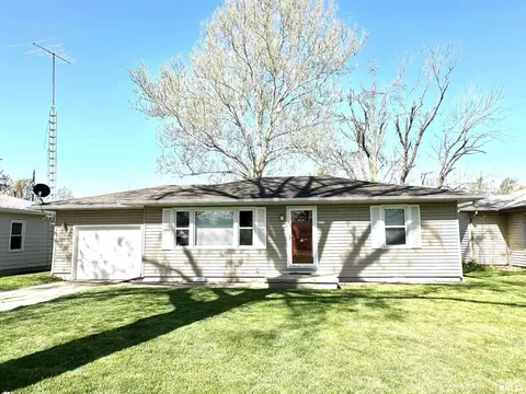 106 Randolph Dr, Centralia, IL 62801