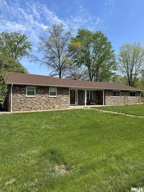 226 Dodge Ln, Du Quoin, IL 62832