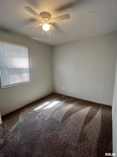 1304 Dean St, Centralia, IL 62801 photo 6
