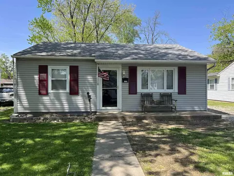 1304 Dean St, Centralia, IL 62801 photo 1