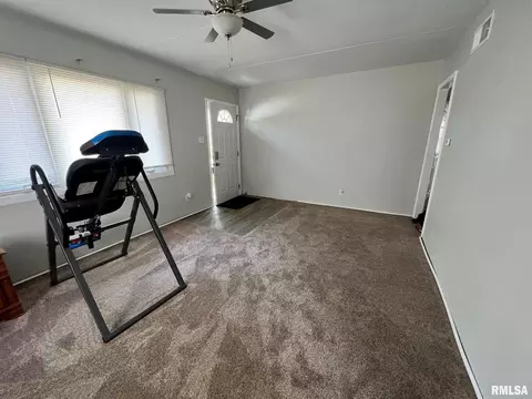 1304 Dean St, Centralia, IL 62801 photo 2