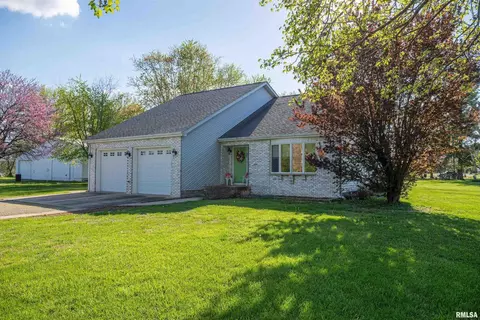 601 S Main St, Belle Rive, IL 62810