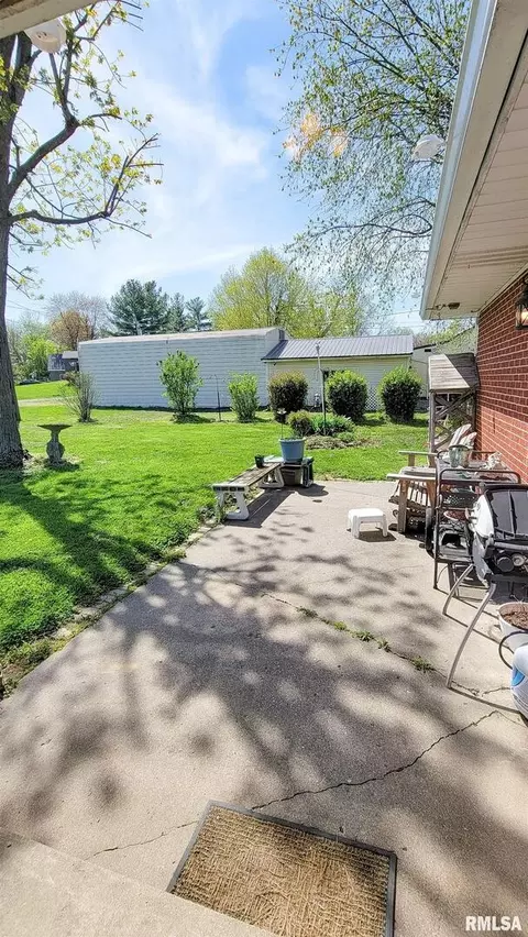 207 W 12th St, Flora, IL 62839 photo 16