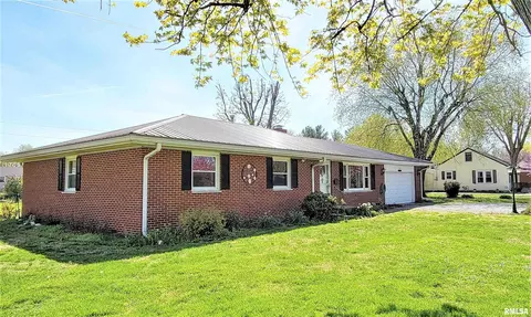 207 W 12th St, Flora, IL 62839 photo 4