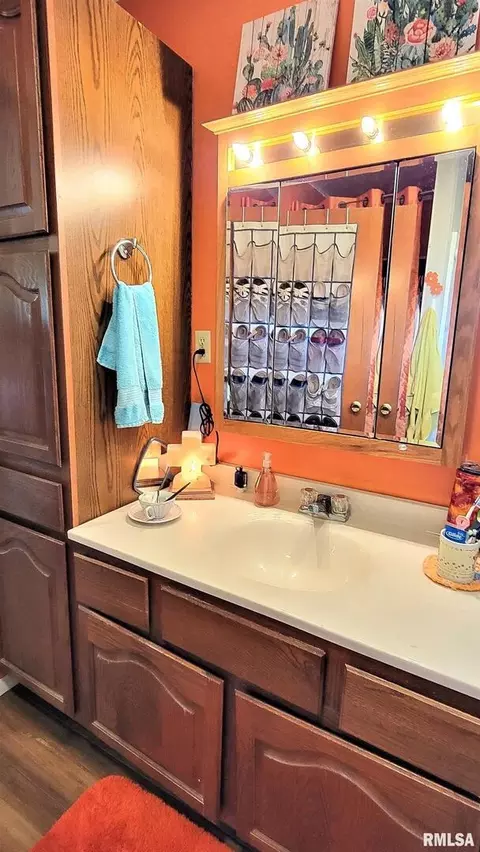 207 W 12th St, Flora, IL 62839 photo 24
