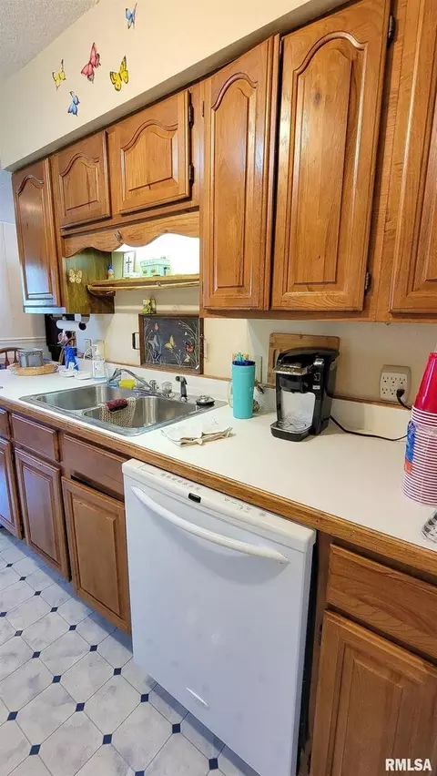 207 W 12th St, Flora, IL 62839 photo 11