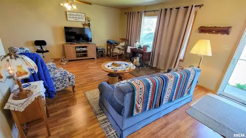 207 W 12th St, Flora, IL 62839 photo 7