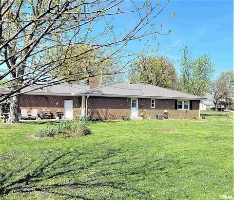 207 W 12th St, Flora, IL 62839 photo 2