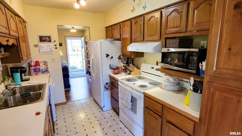 207 W 12th St, Flora, IL 62839 photo 10