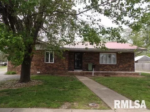 210 W Virginia St, Harrisburg, IL 62946