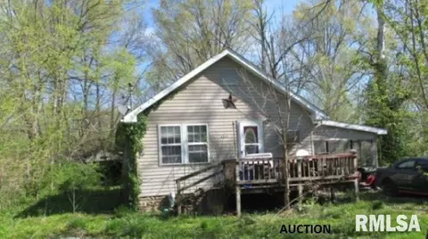 6261 2nd St, Benton, IL 62812