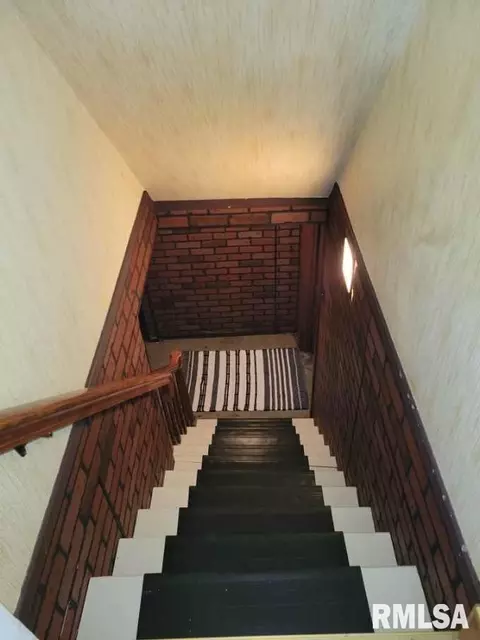 422 S Perrine St, Centralia, IL 62801 photo 18