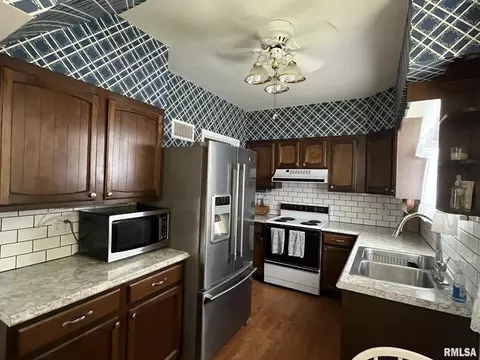 422 S Perrine St, Centralia, IL 62801 photo 4