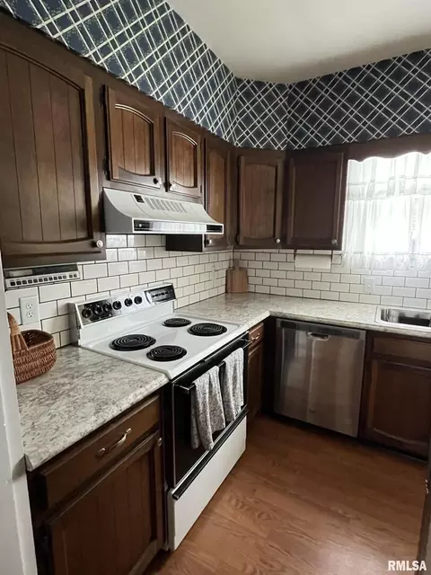422 S Perrine St, Centralia, IL 62801 photo 5